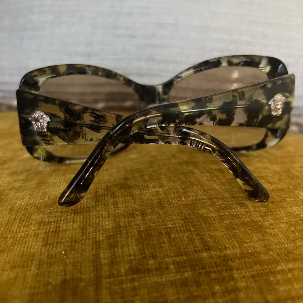 Authentic Versace Sunglasses Black Worn, very good condition. Frame is like new.